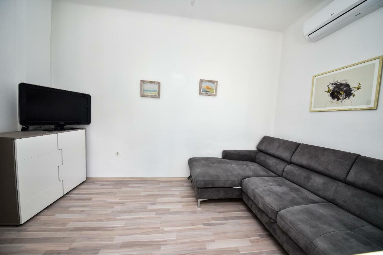 Benelux Apartment *